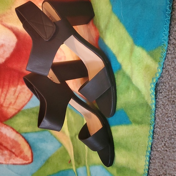 👠 Rue 21 Black 3 inch heels size 8 - Picture 2 of 6